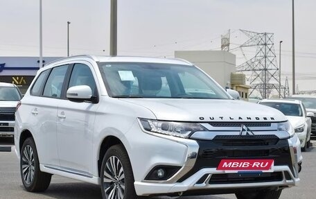 Mitsubishi Outlander III рестайлинг 3, 2022 год, 2 550 000 рублей, 3 фотография