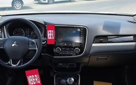 Mitsubishi Outlander III рестайлинг 3, 2022 год, 2 550 000 рублей, 6 фотография