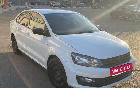 Volkswagen Polo VI (EU Market), 2015 год, 610 000 рублей, 2 фотография
