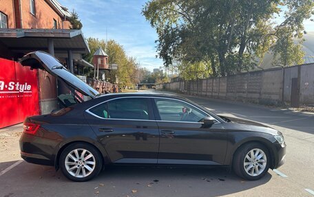 Skoda Superb III рестайлинг, 2017 год, 2 300 000 рублей, 3 фотография