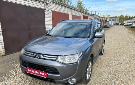 Mitsubishi Outlander III рестайлинг 3, 2012 год, 1 250 000 рублей, 1 фотография