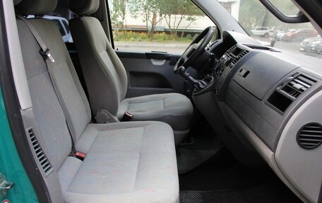 Volkswagen Caravelle T5, 2003 год, 850 000 рублей, 26 фотография