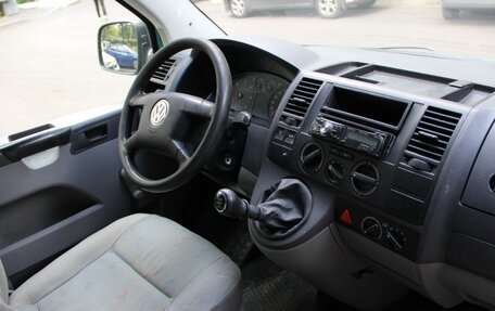 Volkswagen Caravelle T5, 2003 год, 850 000 рублей, 24 фотография