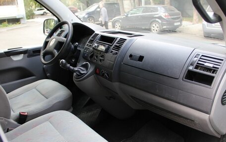 Volkswagen Caravelle T5, 2003 год, 850 000 рублей, 31 фотография