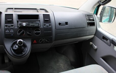 Volkswagen Caravelle T5, 2003 год, 850 000 рублей, 30 фотография