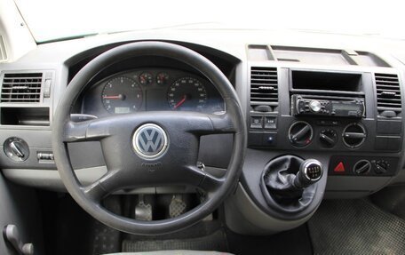 Volkswagen Caravelle T5, 2003 год, 850 000 рублей, 34 фотография
