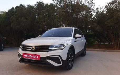 Volkswagen Tiguan II, 2022 год, 3 000 000 рублей, 4 фотография