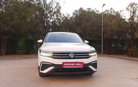 Volkswagen Tiguan II, 2022 год, 3 000 000 рублей, 2 фотография
