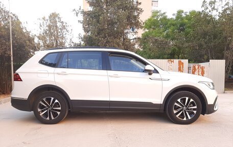 Volkswagen Tiguan II, 2022 год, 3 000 000 рублей, 6 фотография