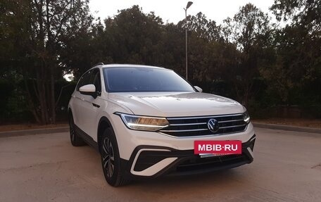 Volkswagen Tiguan II, 2022 год, 3 000 000 рублей, 5 фотография