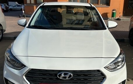 Hyundai Solaris II рестайлинг, 2017 год, 780 000 рублей, 2 фотография