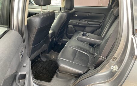 Mitsubishi Outlander III рестайлинг 3, 2012 год, 1 250 000 рублей, 11 фотография