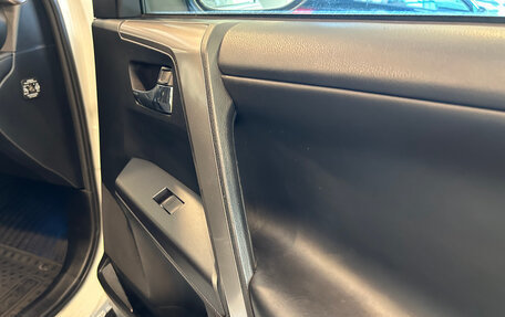 Toyota RAV4, 2018 год, 2 550 000 рублей, 24 фотография