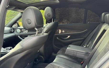 Mercedes-Benz E-Класс, 2019 год, 3 400 000 рублей, 7 фотография