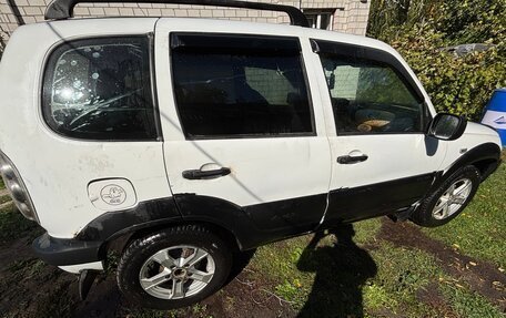 Chevrolet Niva I рестайлинг, 2003 год, 210 000 рублей, 8 фотография