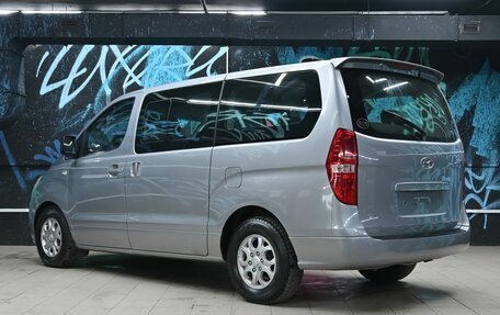 Hyundai Grand Starex Grand Starex I рестайлинг 2, 2014 год, 1 745 000 рублей, 3 фотография