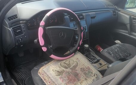 Mercedes-Benz E-Класс, 1997 год, 750 000 рублей, 8 фотография