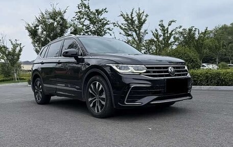 Volkswagen Tiguan II, 2022 год, 2 790 000 рублей, 2 фотография