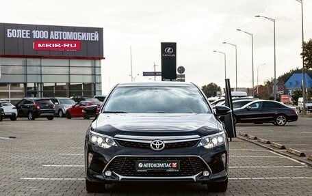 Toyota Camry, 2017 год, 1 795 000 рублей, 2 фотография