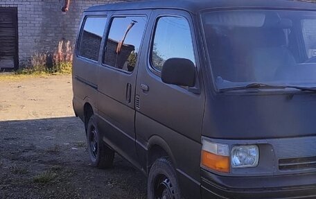 Toyota HiAce H100, 1997 год, 400 000 рублей, 3 фотография