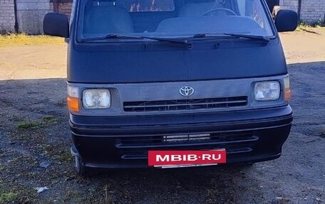 Toyota HiAce H100, 1997 год, 400 000 рублей, 2 фотография