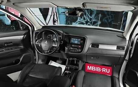 Mitsubishi Outlander III рестайлинг 3, 2014 год, 1 195 000 рублей, 11 фотография