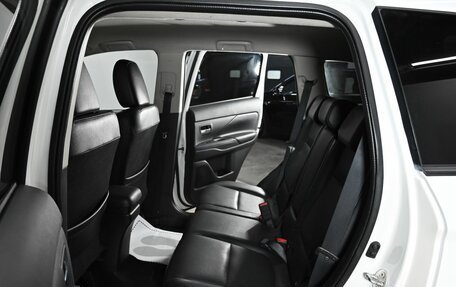 Mitsubishi Outlander III рестайлинг 3, 2014 год, 1 195 000 рублей, 13 фотография