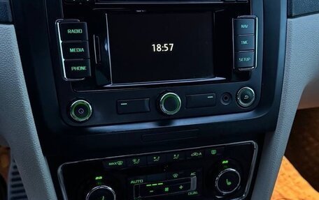 Skoda Superb III рестайлинг, 2012 год, 1 045 000 рублей, 22 фотография