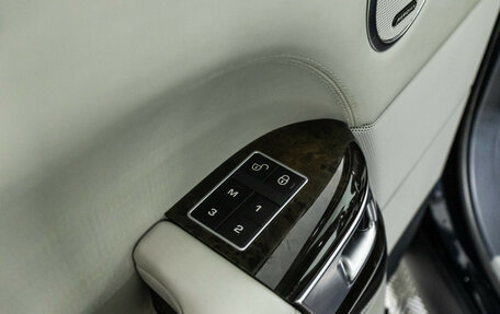 Land Rover Range Rover IV рестайлинг, 2014 год, 3 500 000 рублей, 22 фотография