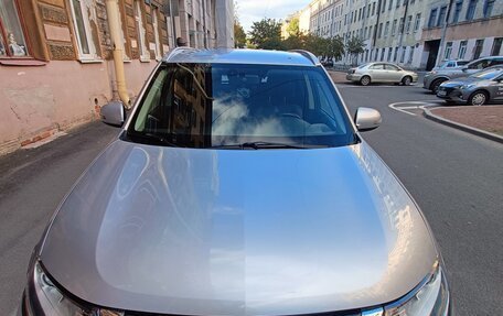 Mitsubishi Outlander III рестайлинг 3, 2016 год, 1 699 000 рублей, 2 фотография