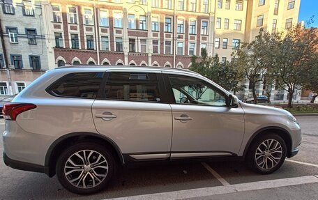 Mitsubishi Outlander III рестайлинг 3, 2016 год, 1 699 000 рублей, 11 фотография
