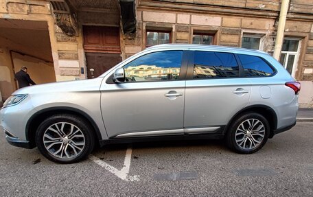 Mitsubishi Outlander III рестайлинг 3, 2016 год, 1 699 000 рублей, 5 фотография