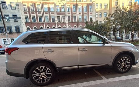 Mitsubishi Outlander III рестайлинг 3, 2016 год, 1 699 000 рублей, 10 фотография