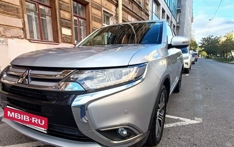 Mitsubishi Outlander III рестайлинг 3, 2016 год, 1 699 000 рублей, 4 фотография