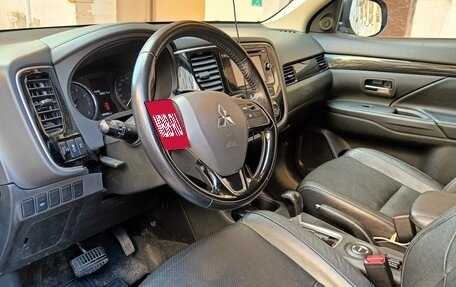 Mitsubishi Outlander III рестайлинг 3, 2016 год, 1 699 000 рублей, 16 фотография
