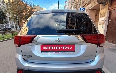 Mitsubishi Outlander III рестайлинг 3, 2016 год, 1 699 000 рублей, 9 фотография