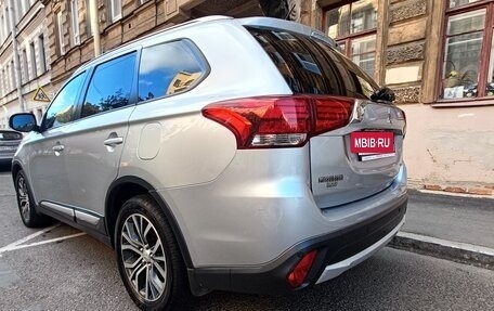 Mitsubishi Outlander III рестайлинг 3, 2016 год, 1 699 000 рублей, 7 фотография