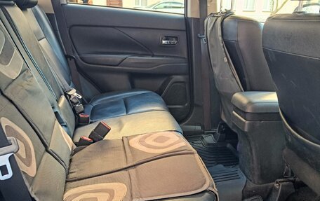 Mitsubishi Outlander III рестайлинг 3, 2016 год, 1 699 000 рублей, 19 фотография