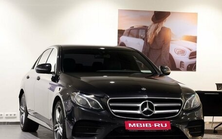 Mercedes-Benz E-Класс, 2019 год, 2 600 000 рублей, 3 фотография