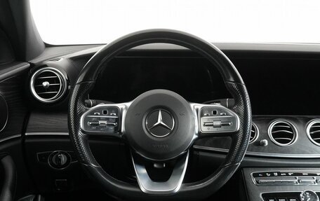 Mercedes-Benz E-Класс, 2019 год, 2 600 000 рублей, 19 фотография