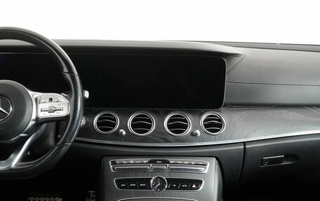 Mercedes-Benz E-Класс, 2019 год, 2 600 000 рублей, 16 фотография