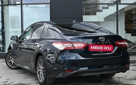 Toyota Camry, 2018 год, 1 800 000 рублей, 4 фотография