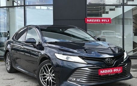 Toyota Camry, 2018 год, 1 800 000 рублей, 3 фотография