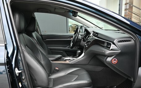 Toyota Camry, 2018 год, 1 800 000 рублей, 10 фотография