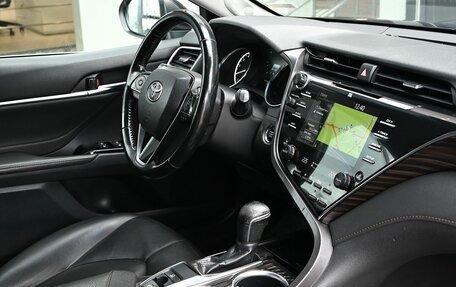 Toyota Camry, 2018 год, 1 800 000 рублей, 14 фотография