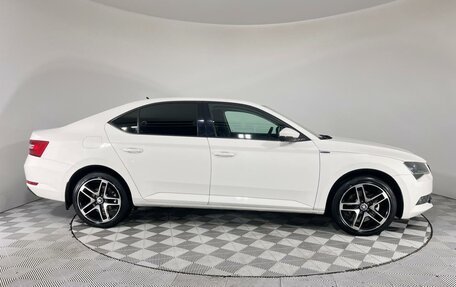 Skoda Superb III рестайлинг, 2017 год, 1 770 000 рублей, 4 фотография
