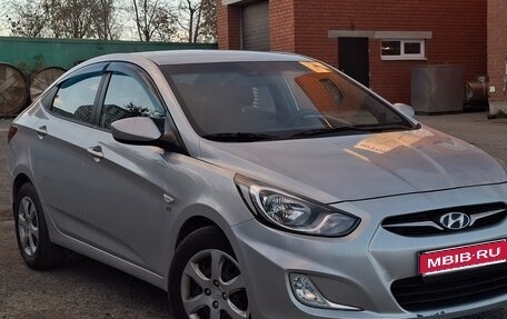 Hyundai Solaris II рестайлинг, 2013 год, 920 000 рублей, 1 фотография