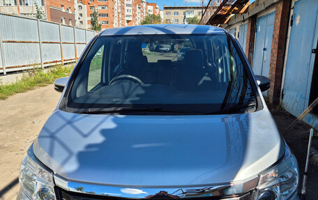 Toyota Noah III, 2015 год, 1 950 000 рублей, 1 фотография