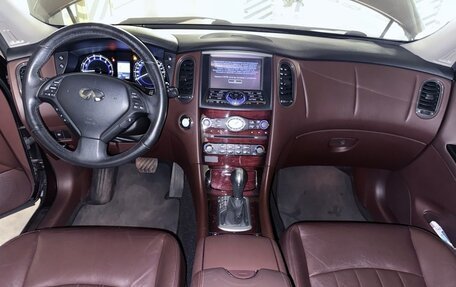 Infiniti QX50 I рестайлинг, 2016 год, 2 600 000 рублей, 9 фотография