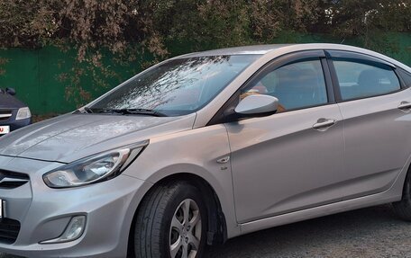 Hyundai Solaris II рестайлинг, 2013 год, 920 000 рублей, 3 фотография